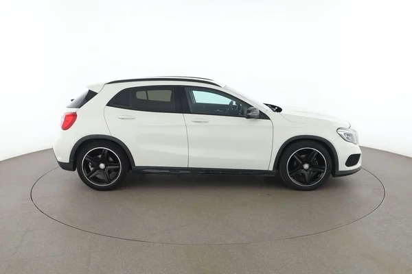 Mercedes-Benz GLA-Klasse (2017) — foto 13 van 16