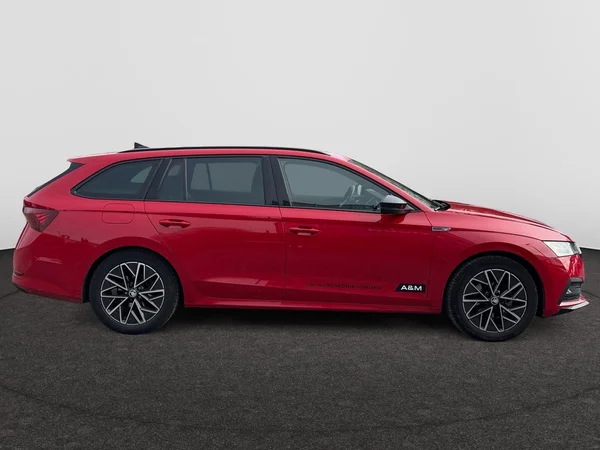 SKODA Octavia Combi (2025) — foto 13 van 17