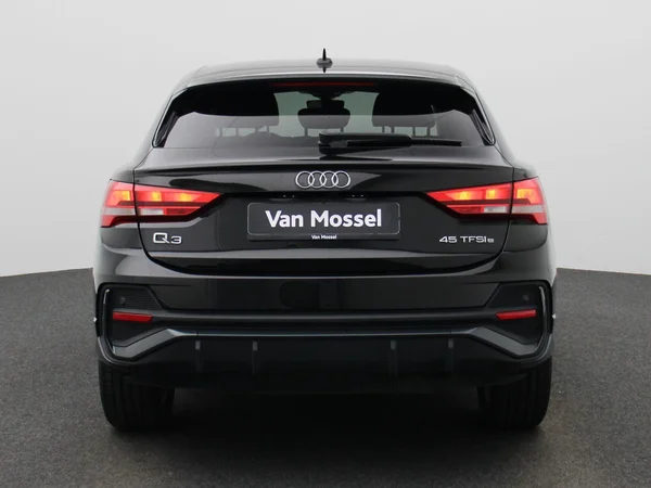 Audi Q3 (2023) — foto 39 van 42