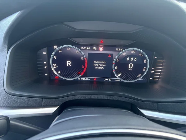 SKODA Karoq (2025) — foto 4 van 23