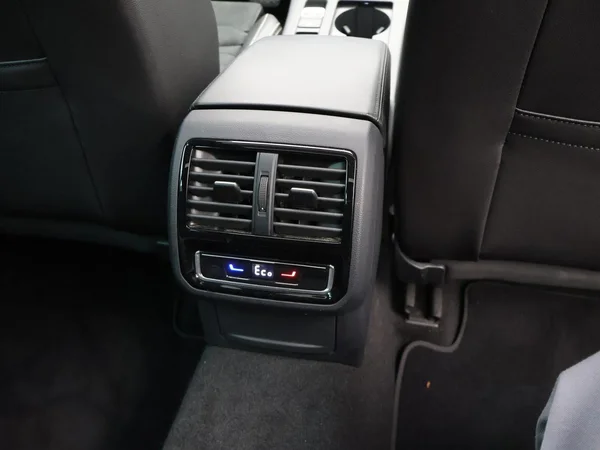 VOLKSWAGEN Passat Variant GTE (2022) — foto 3 van 29