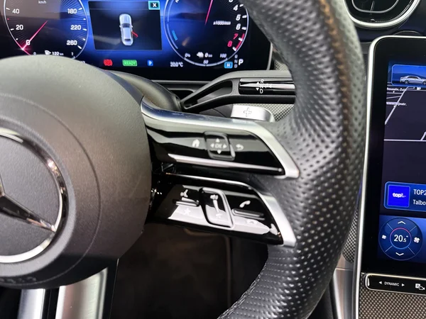 MERCEDES C 300 (2023) — foto 4 van 25