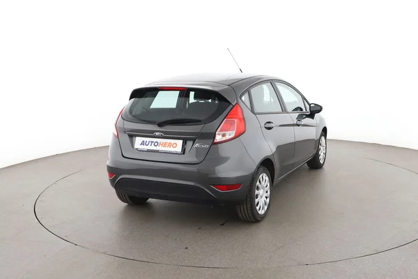 Ford Fiesta (2016) — foto 12 van 16