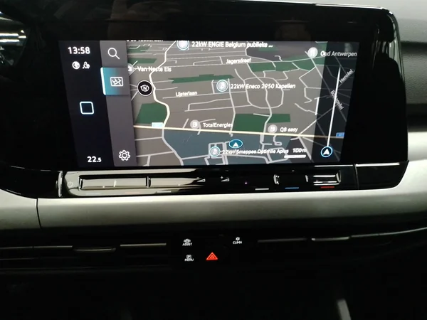 VOLKSWAGEN Golf VIII SW (2024) — foto 4 van 15