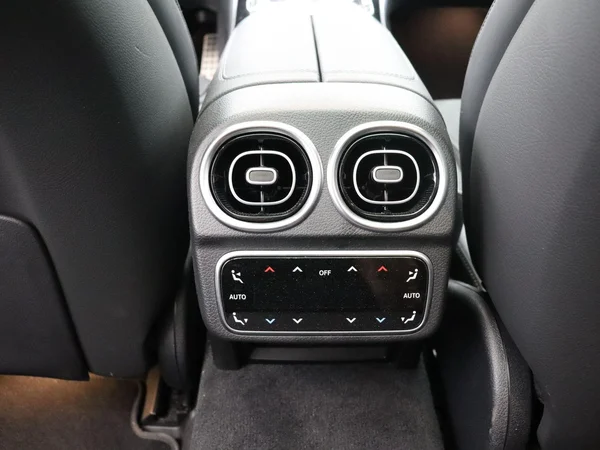 Mercedes-Benz C-Klasse (2025) — foto 10 van 25