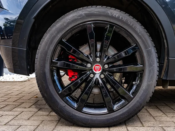 Jaguar E-PACE (2023) — foto 2 van 30