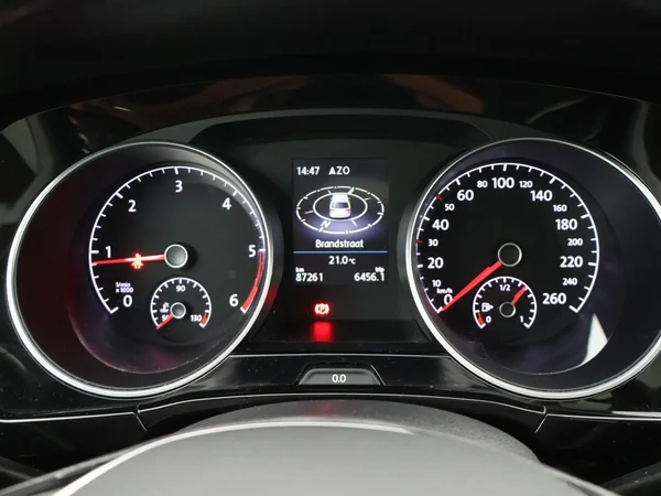 VOLKSWAGEN Touran Dsl (2021) — foto 4 van 30
