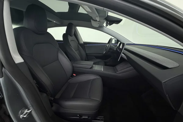 Tesla Model 3 (2025) — foto 2 van 30