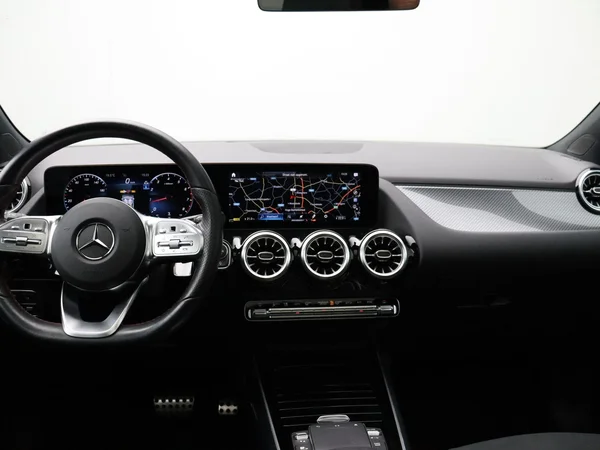 Mercedes-Benz GLA (2022) — foto 16 van 30