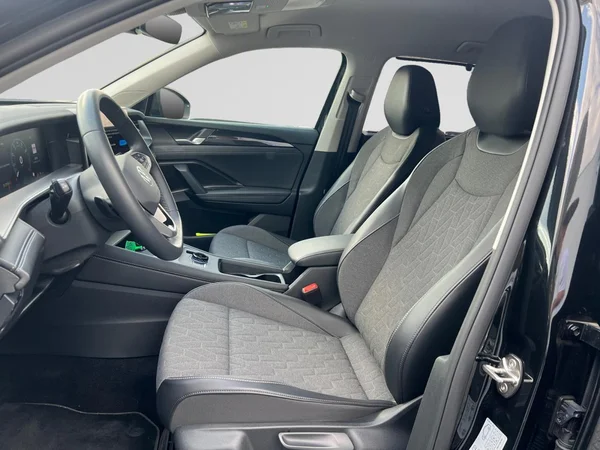 VOLKSWAGEN Tayron (2025) — foto 2 van 24