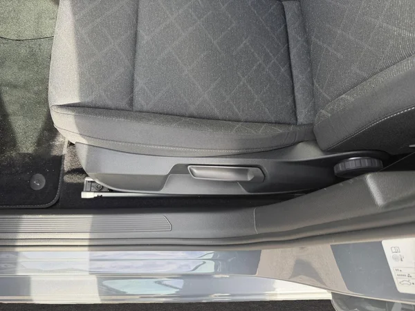 VOLKSWAGEN Golf VIII (2024) — foto 18 van 21