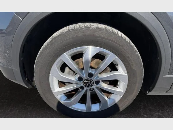Volkswagen T-Roc (2023) — foto 22 van 29