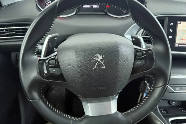 Peugeot 308 SW (2020) — foto 2 van 32
