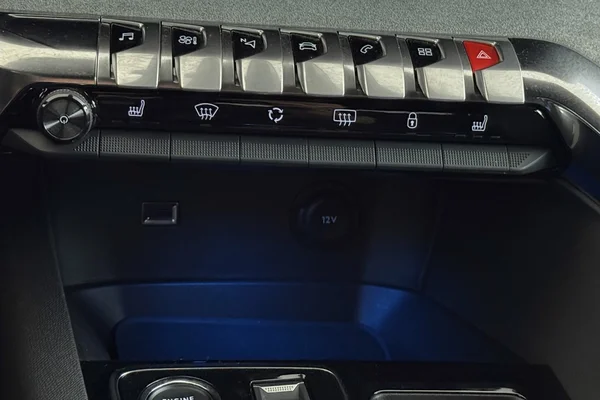 Peugeot 3008 (2023) — foto 11 van 28