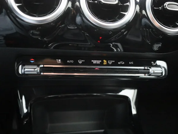 Mercedes-Benz CLA (2020) — foto 9 van 40