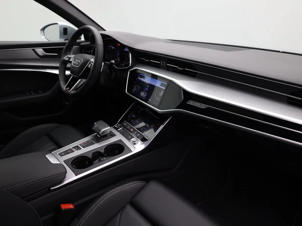 AUDI A6 Avant PHEV (2024) — foto 17 van 23
