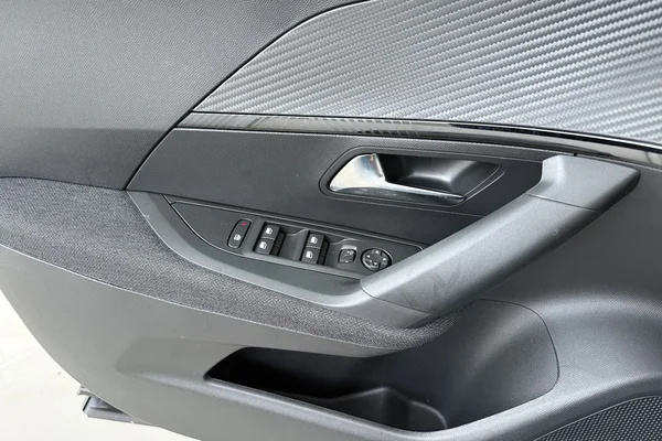 Peugeot 2008 (2025) — foto 8 van 18