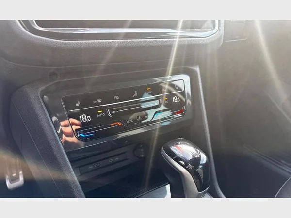 Volkswagen Tiguan (2021) — foto 13 van 31