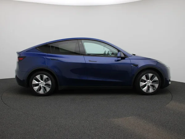 Tesla Model Y (2022) — foto 40 van 43