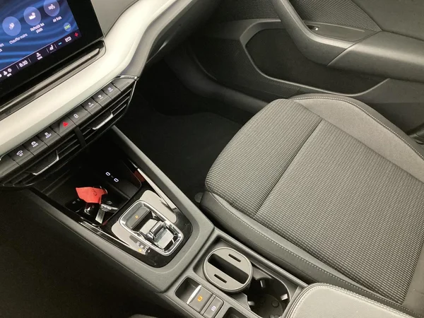 SKODA Octavia Combi PHEV (2022) — foto 28 van 36