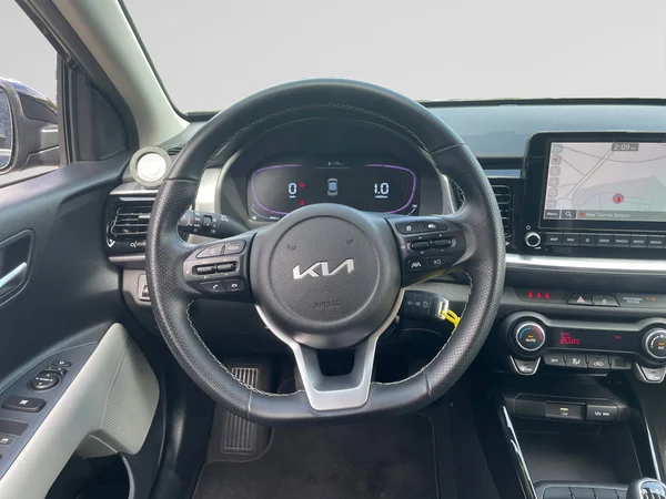 KIA Stonic (2024) — foto 3 van 20