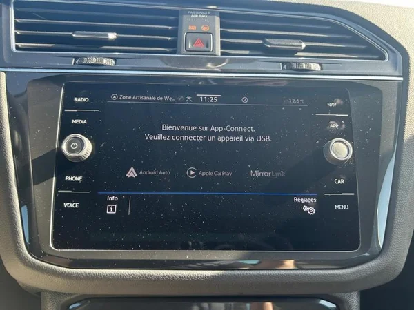 VOLKSWAGEN Tiguan Dsl (2022) — foto 10 van 31