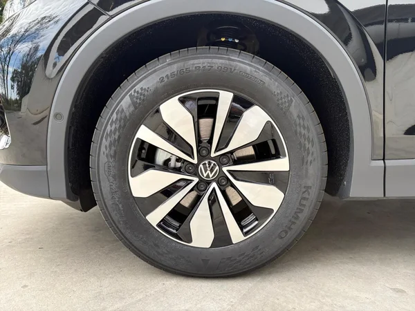 VOLKSWAGEN Tiguan (2026) — foto 16 van 24
