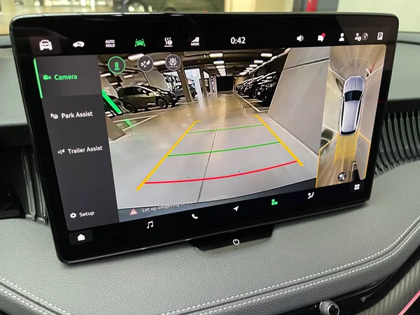 SKODA Superb Combi PHEV (2025) — foto 6 van 16