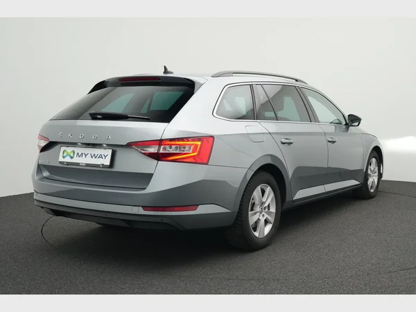 SKODA Superb Combi (2020) — foto 12 van 27