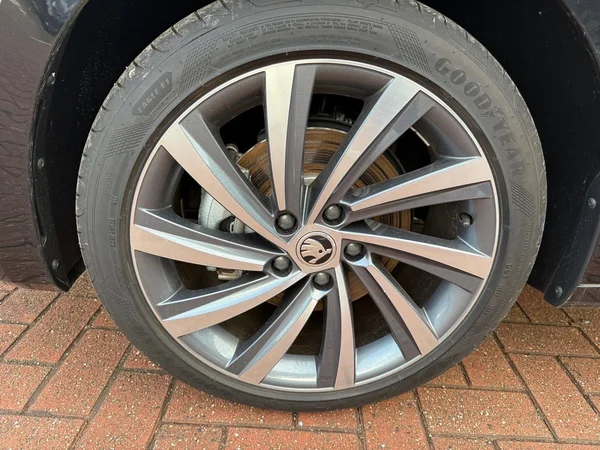 SKODA Octavia Combi (2024) — foto 11 van 20