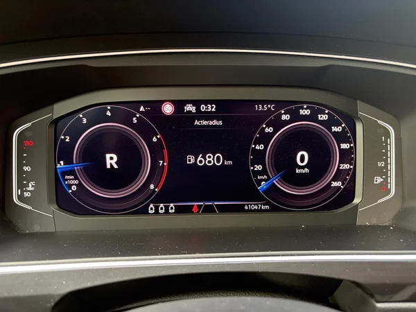 VOLKSWAGEN Tiguan (2021) — foto 6 van 24