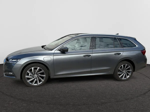 SKODA Octavia Combi (2024) — foto 12 van 22