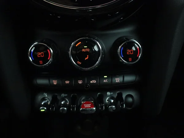 MINI One (2022) — foto 9 van 37