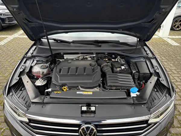 VOLKSWAGEN Passat Variant (2021) — foto 17 van 24