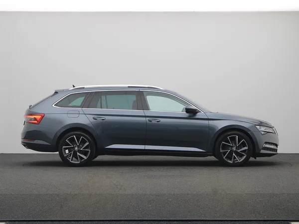 SKODA Superb Combi (2019) — foto 21 van 23