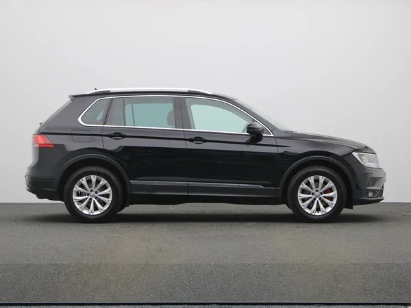 VOLKSWAGEN Tiguan (2019) — foto 4 van 20