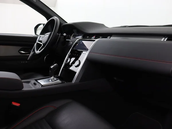 Land Rover Discovery Sport (2023) — foto 3 van 31