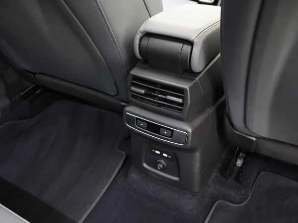 AUDI Q4 Sportback e-tron (2023) — foto 11 van 30