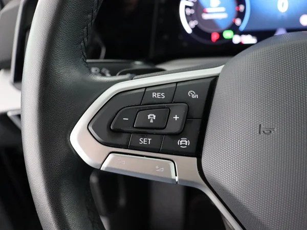 VOLKSWAGEN Golf (2024) — foto 9 van 28