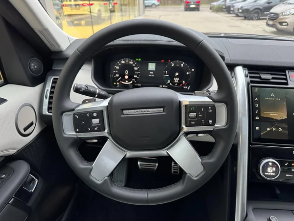 Land Rover Discovery — foto 2 van 20