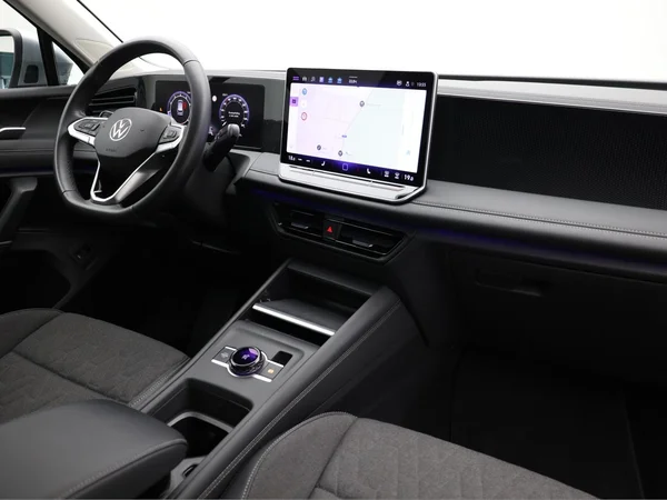 VOLKSWAGEN Tiguan (2024) — foto 17 van 23