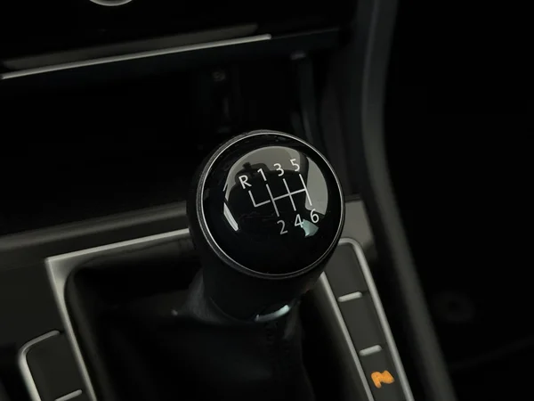 VOLKSWAGEN Golf (2018) — foto 4 van 27