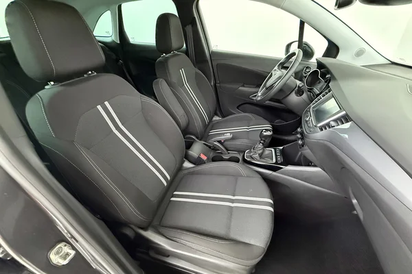 Opel Crossland (2023) — foto 9 van 34