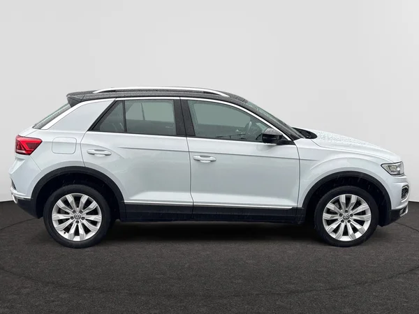 VOLKSWAGEN T-Roc (2018) — foto 16 van 18