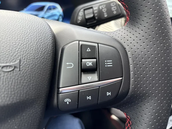 Ford Kuga (2025) — foto 4 van 20