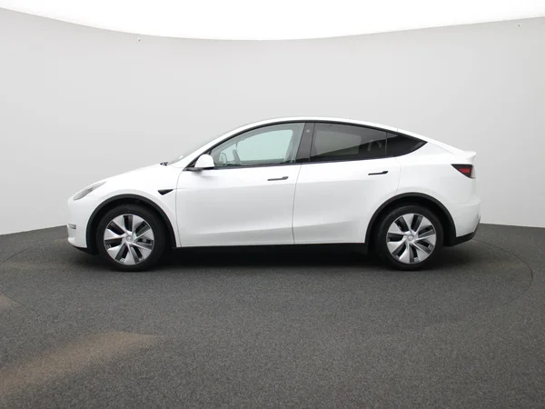Tesla Model Y (2022) — foto 34 van 42
