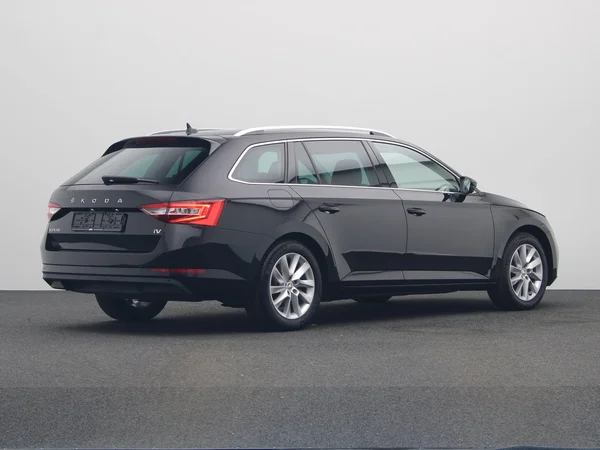 SKODA Superb Combi (2024) — foto 12 van 21