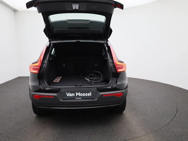 Volvo XC40 (2023) — foto 3 van 39