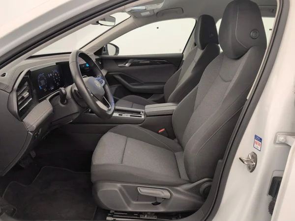Volkswagen Passat SW (2024) — foto 8 van 27