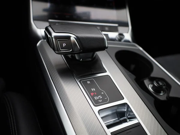 Audi A6 (2022) — foto 14 van 45